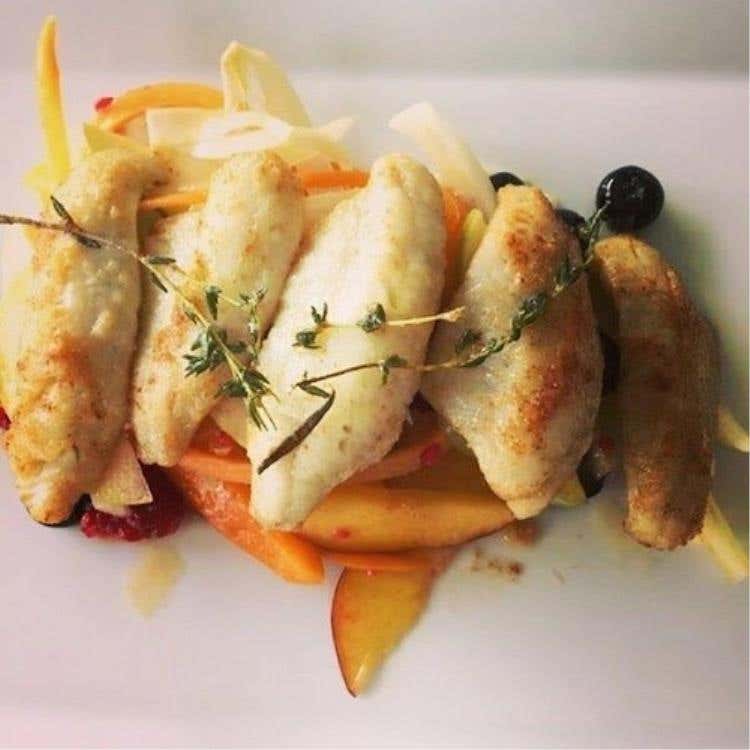 Pesce persico con frutta
